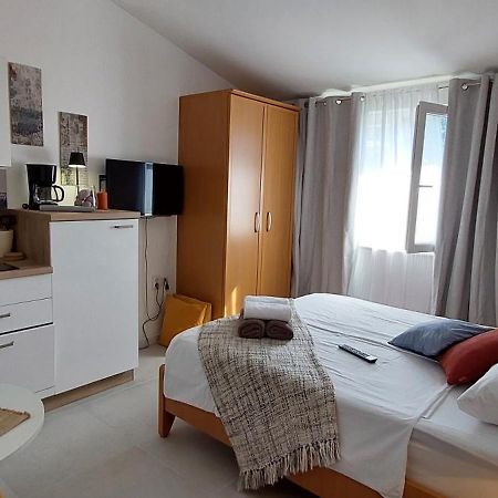Apartments Leon 2 Banjol エクステリア 写真