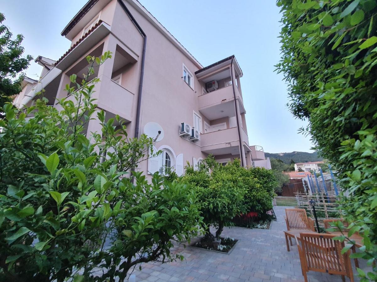 Apartments Leon 2 Banjol エクステリア 写真
